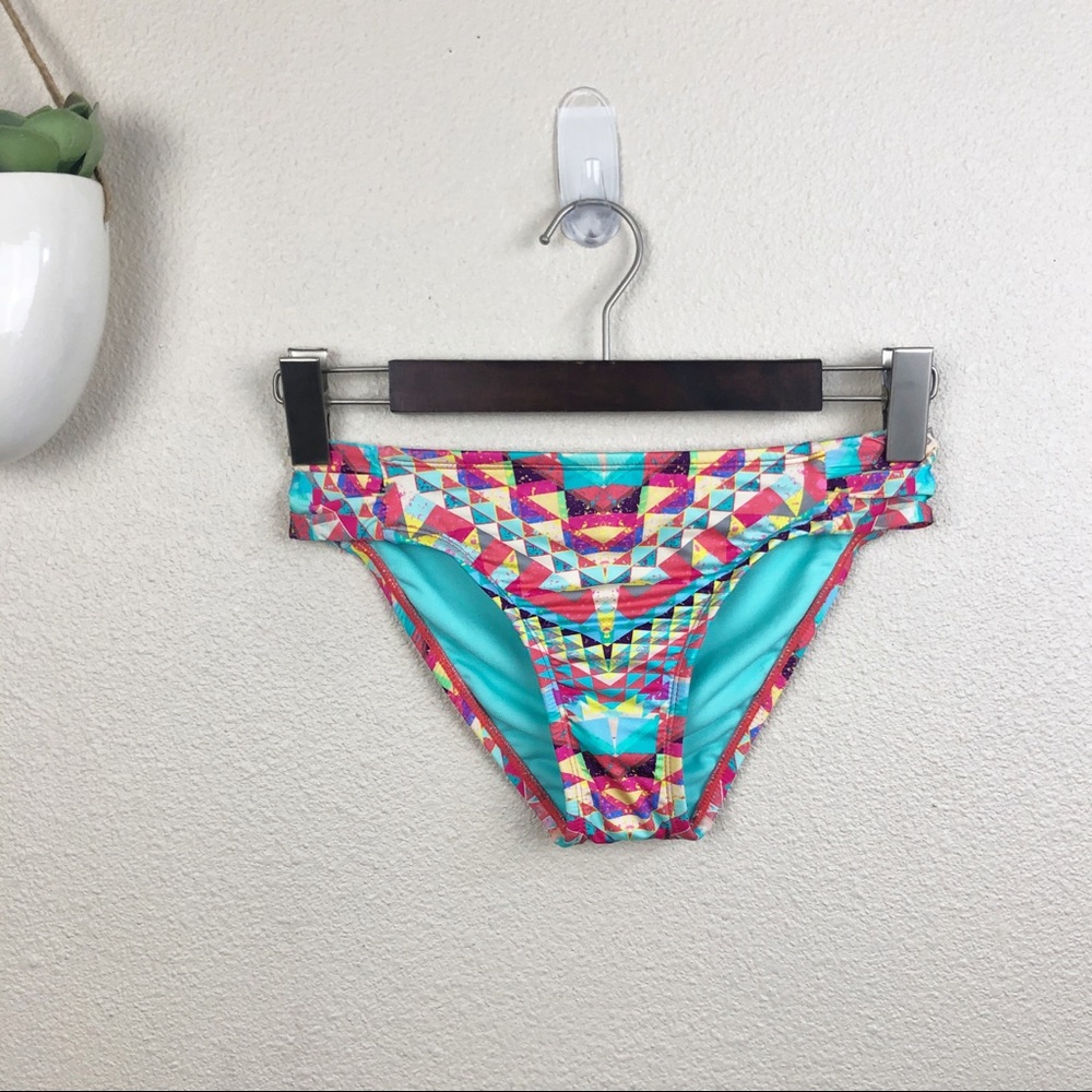 🌺NEW •BAR III• Geometric Ruched Bikini Bottoms